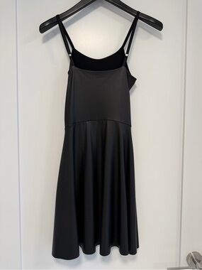 Elegant Black Midi Slip Dress with Adjustable Straps